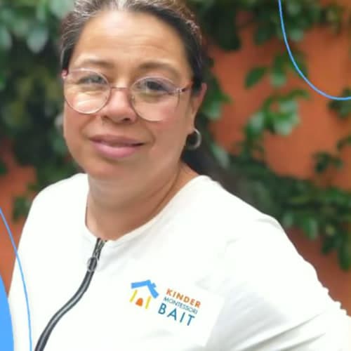 Hilda Vega, Asistente de Guía